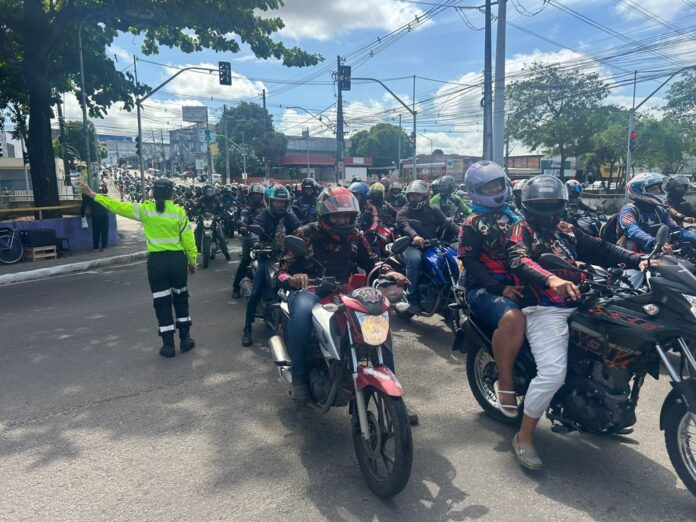 Motociclistas protestam contra regulamentação