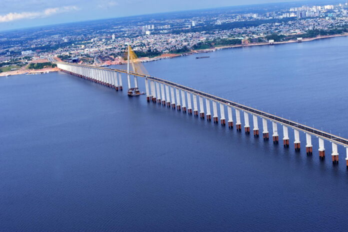 Rio Negro a 5 cm da cheia severa