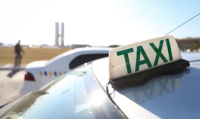 Taxistas isentos de taxa de taxímetro