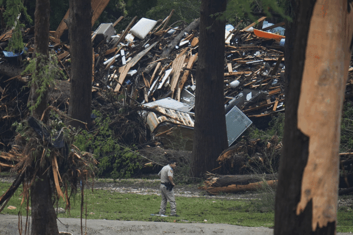 Enchentes no Texas; 59 mortos: