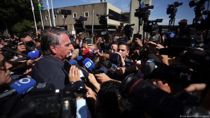 Tornozeleira em Bolsonaro repercute