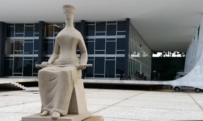 STF intima delegado de Bolsonaro