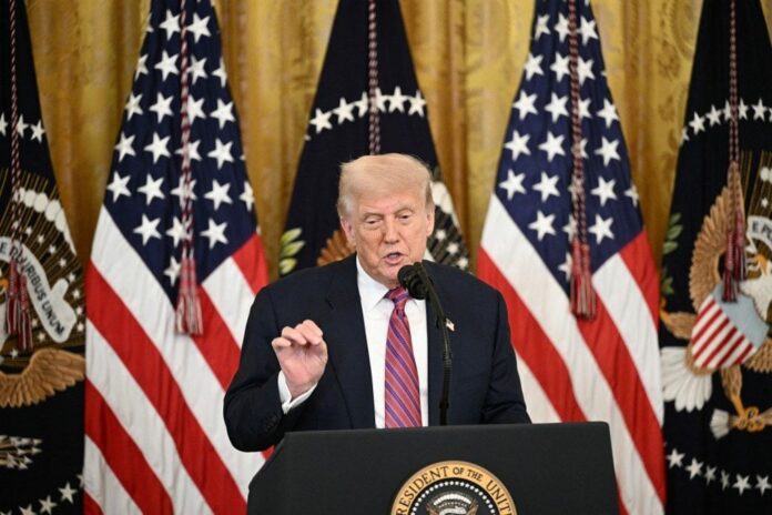 Trump ameaça BRICS por dólar
