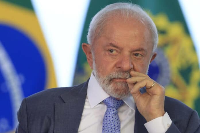 EUA taxam Brasil em 50% e expõem divisão no BRICS