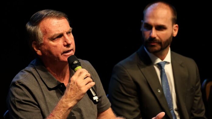 Bolsonaro articulou plano para salvar Eduardo