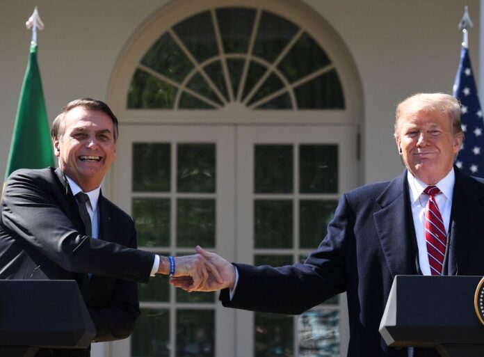 Trump desafia STF por Bolsonaro