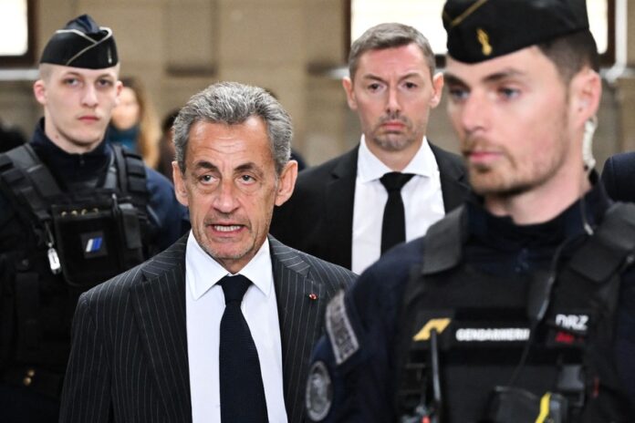 Sarkozy condenado a 5 anos
