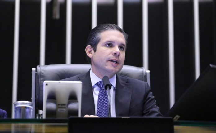 Motta articula anistia com oposição