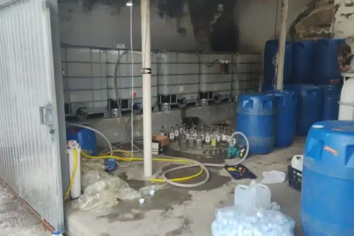 Fábrica ilegal com metanol é encontrada em SP