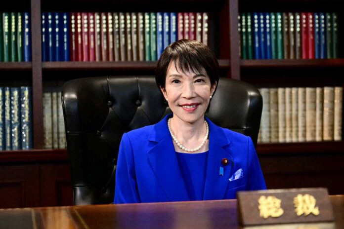 Sanae Takaichi lidera o Japão