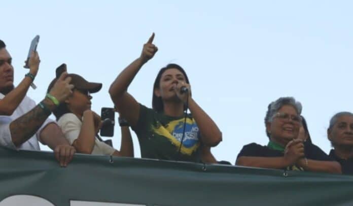 Michelle pede anistia e critica prisão
