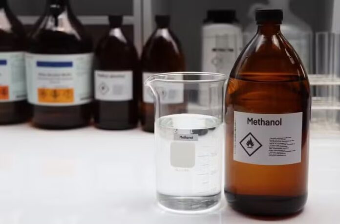 Saúde monitora 43 casos de metanol no Brasil